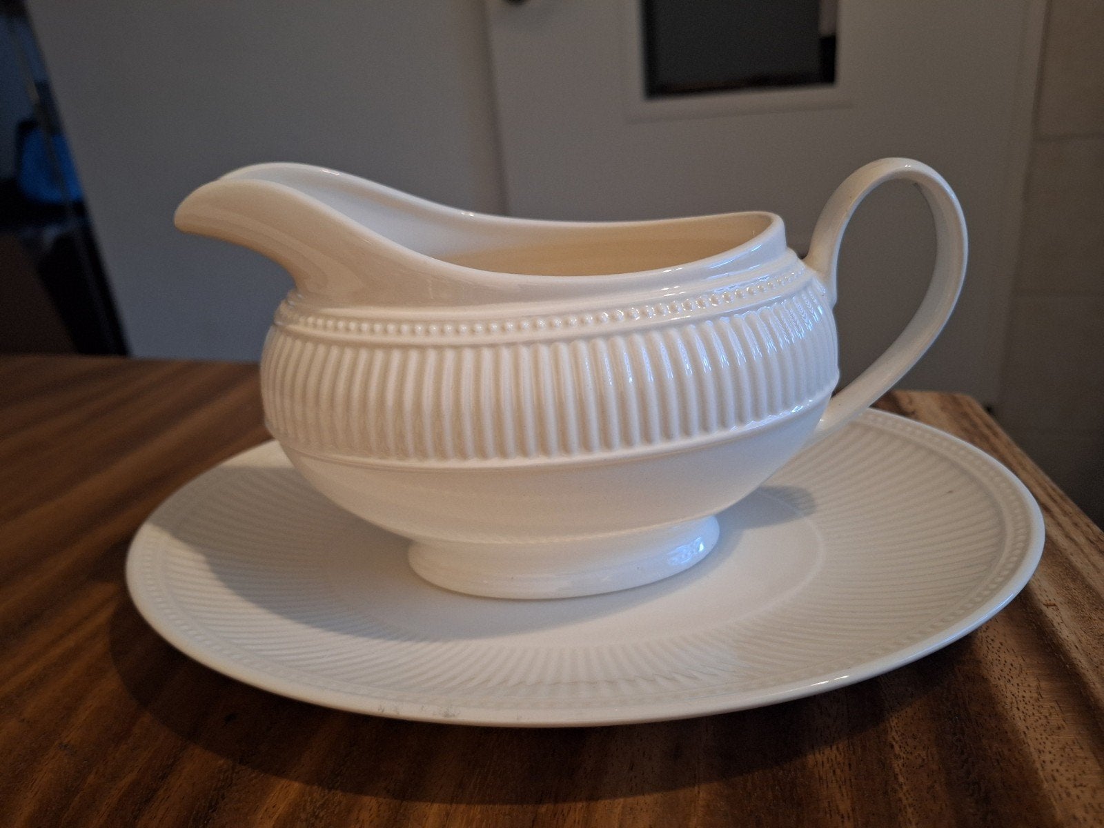Wedgwood Windsor sauskom en schaaltje, Klassiek, Overige typen, Ophalen of Verzenden, Zo goed als nieuw