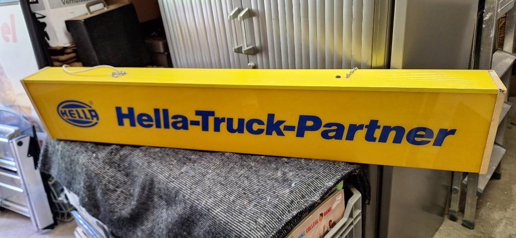 Lange vintage reclamelichtbak van Hella-Truck-Partner., Ophalen, Gebruikt, ., Lichtbak of (neon) lamp