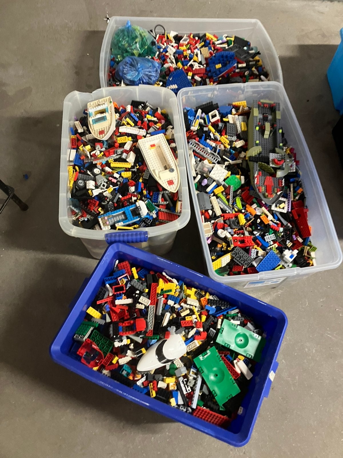 49 kilo lego  in 4 grote bakken totaal. Zolderopruiming, Hobby en Vrije tijd, Ministeck, Ophalen of Verzenden, Voorbeeldboek