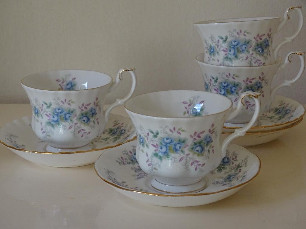 Servies, Engels, Royal Albert, BLUE BLOSSOM, als nieuw, Antiek en Kunst, Ophalen of Verzenden