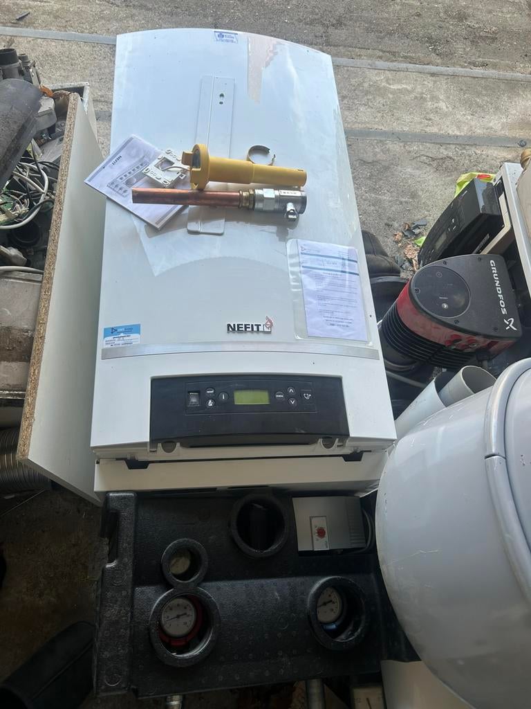 Nefit topline hr100 type2 uit 2019 als nieuw solo ketel, Geiser, Ophalen of Verzenden, Minder dan 20 liter, Minder dan 3 jaar oud