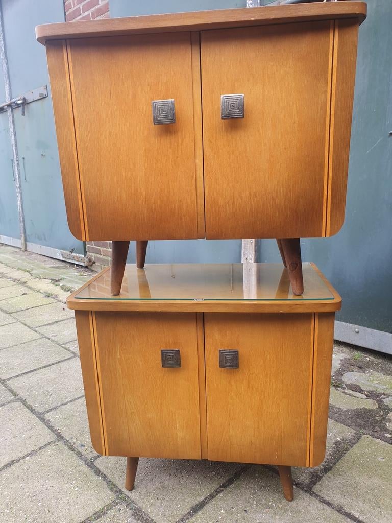 Twee vintage nachtkastjes., Ophalen, Gebruikt, Hout, Minder dan 45 cm