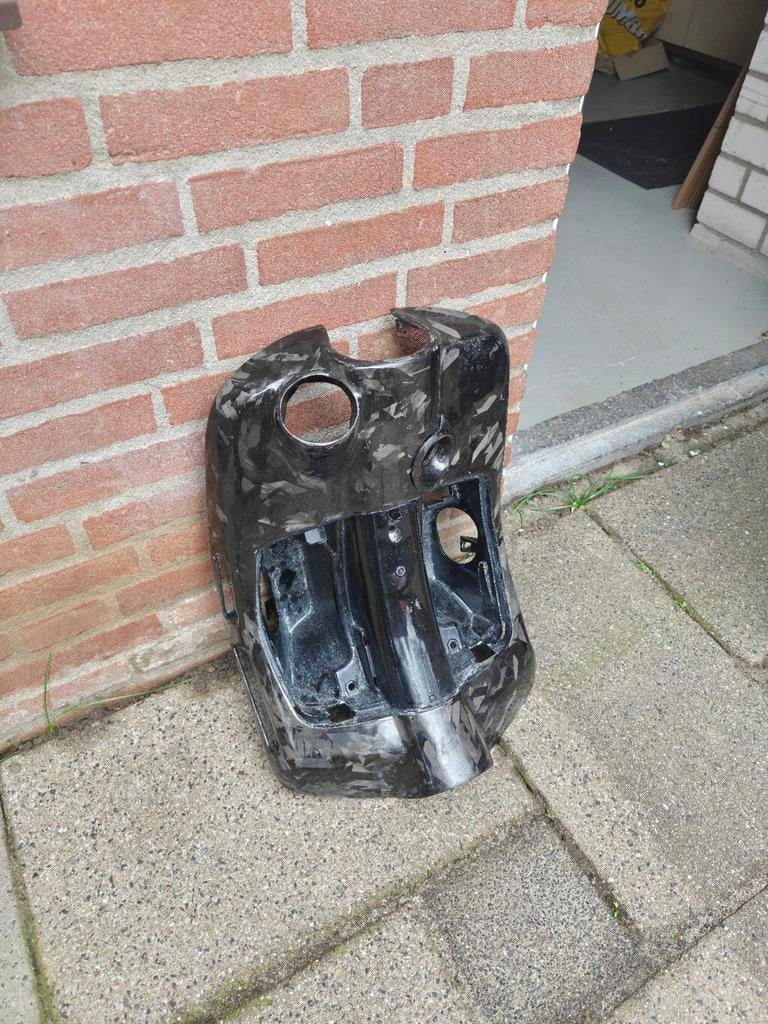 Forged carbon beenschild vespa sprint/primavera, Ophalen of Verzenden