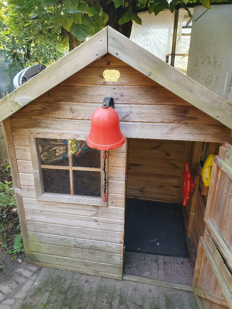 Gratis houten speelhuisje, Ophalen, Gebruikt, Hout