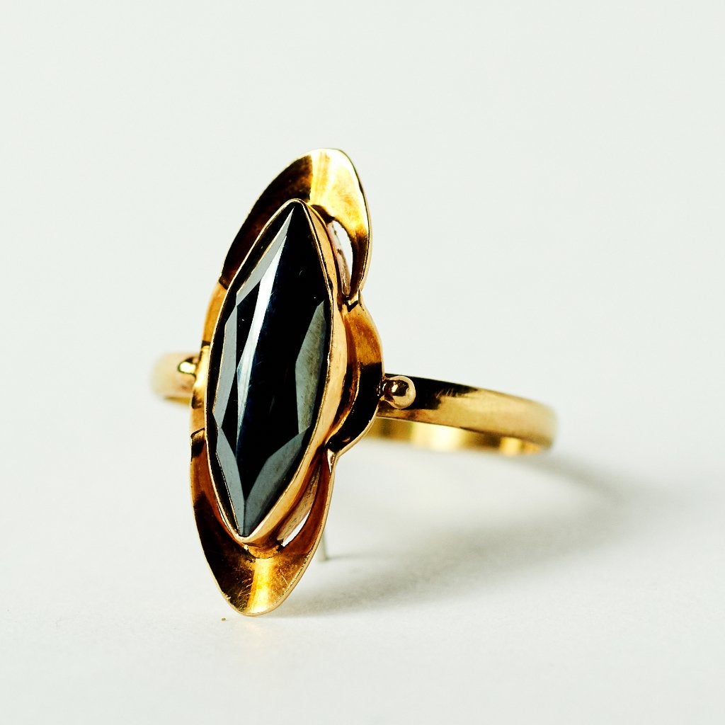 Vintage gouden ring met hematiet art deco bijzonder 14k, Ophalen of Verzenden, Zo goed als nieuw, 17 tot 18, Met edelsteen