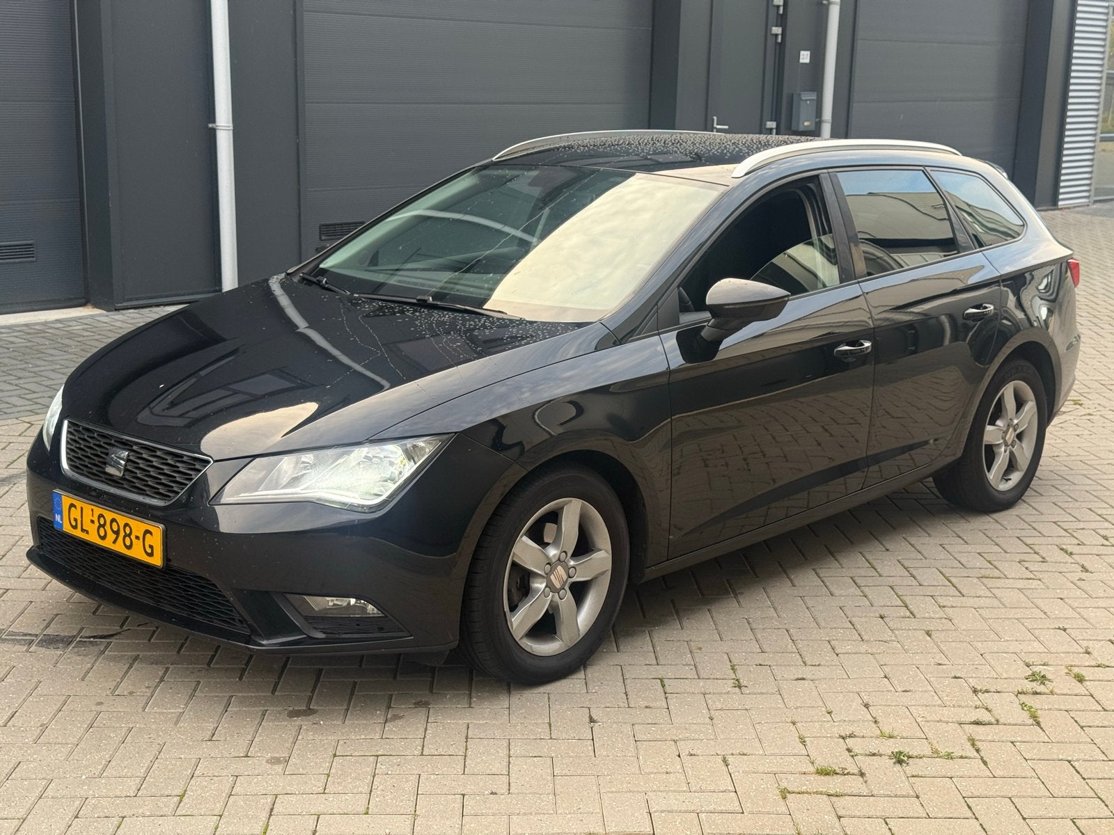 WIJ KOPEN ALLE AUTOS IN! Snelle afhandeling + vrijwaring, Auto's, Voorwielaandrijving, 4 cilinders, Leon, Zwart