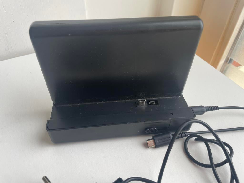 Oplader charging cradle Nintendo ds lite en new 3DS, Spelcomputers en Games, Games | Nintendo 2DS en 3DS, Zo goed als nieuw, Avontuur en Actie