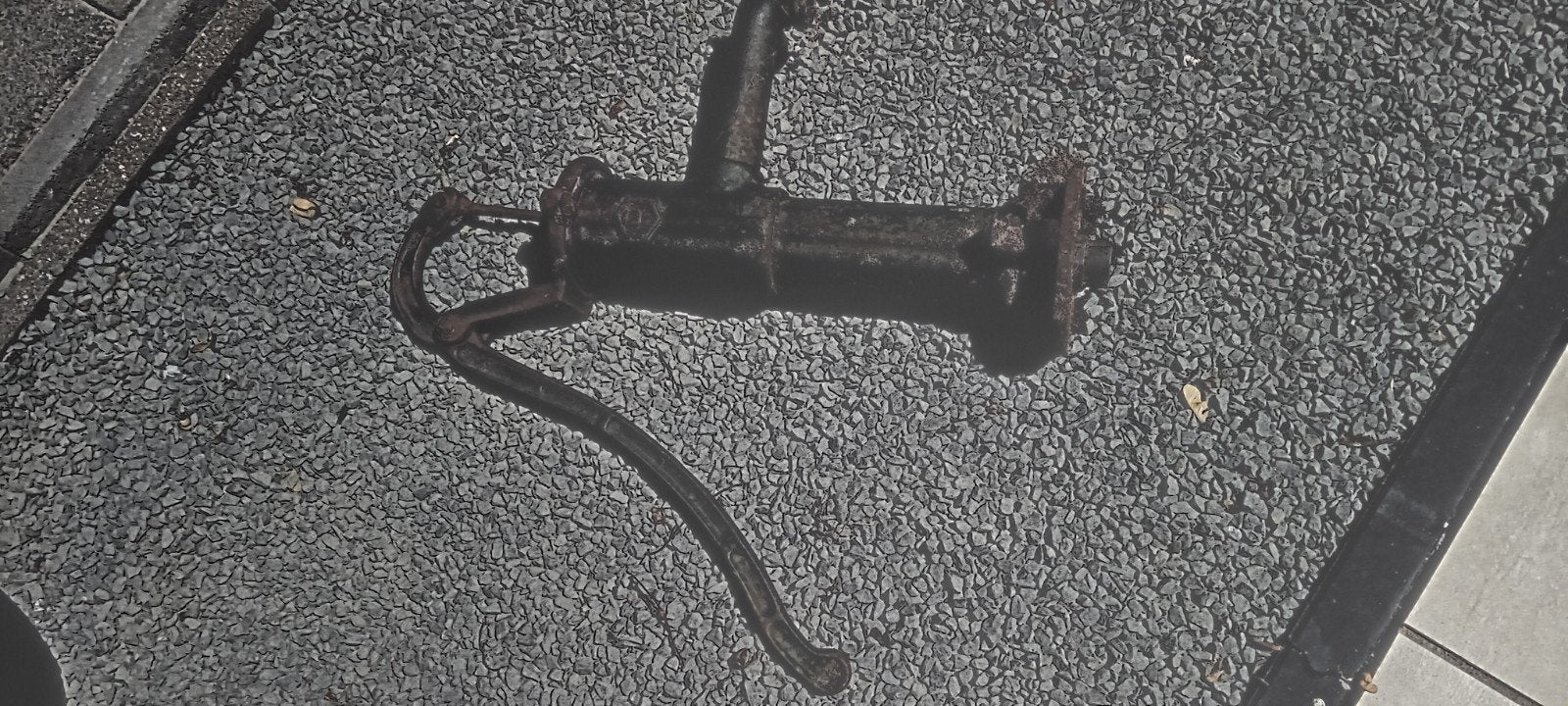 Antieke zwengelpomp voor water., Ophalen, Gebruikt