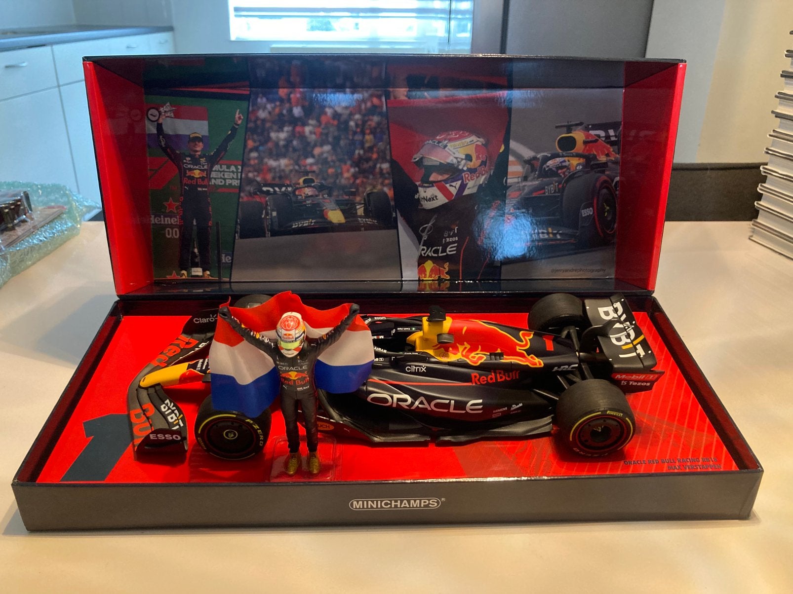 Max Verstappen rb18 winner dutch gp 2022 Special box 1/18, Ophalen of Verzenden, Nieuw, Formule 1