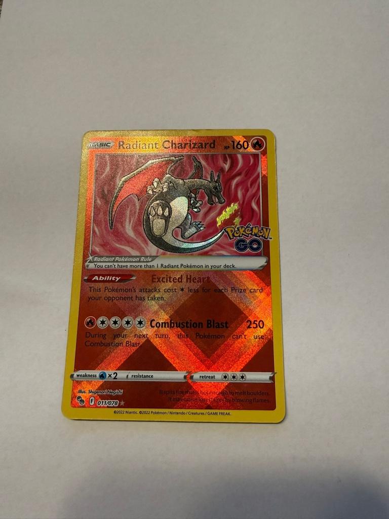 Radiant Charizard  pokemon, Hobby en Vrije tijd, Verzamelkaartspellen | Pokémon, Ophalen of Verzenden, Gebruikt, Losse kaart, Foil