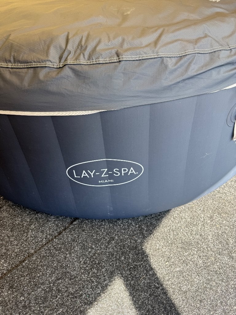 Lazy z spa Miami Energy Sence, Ophalen, Zo goed als nieuw, Pomp, Opblaasbaar