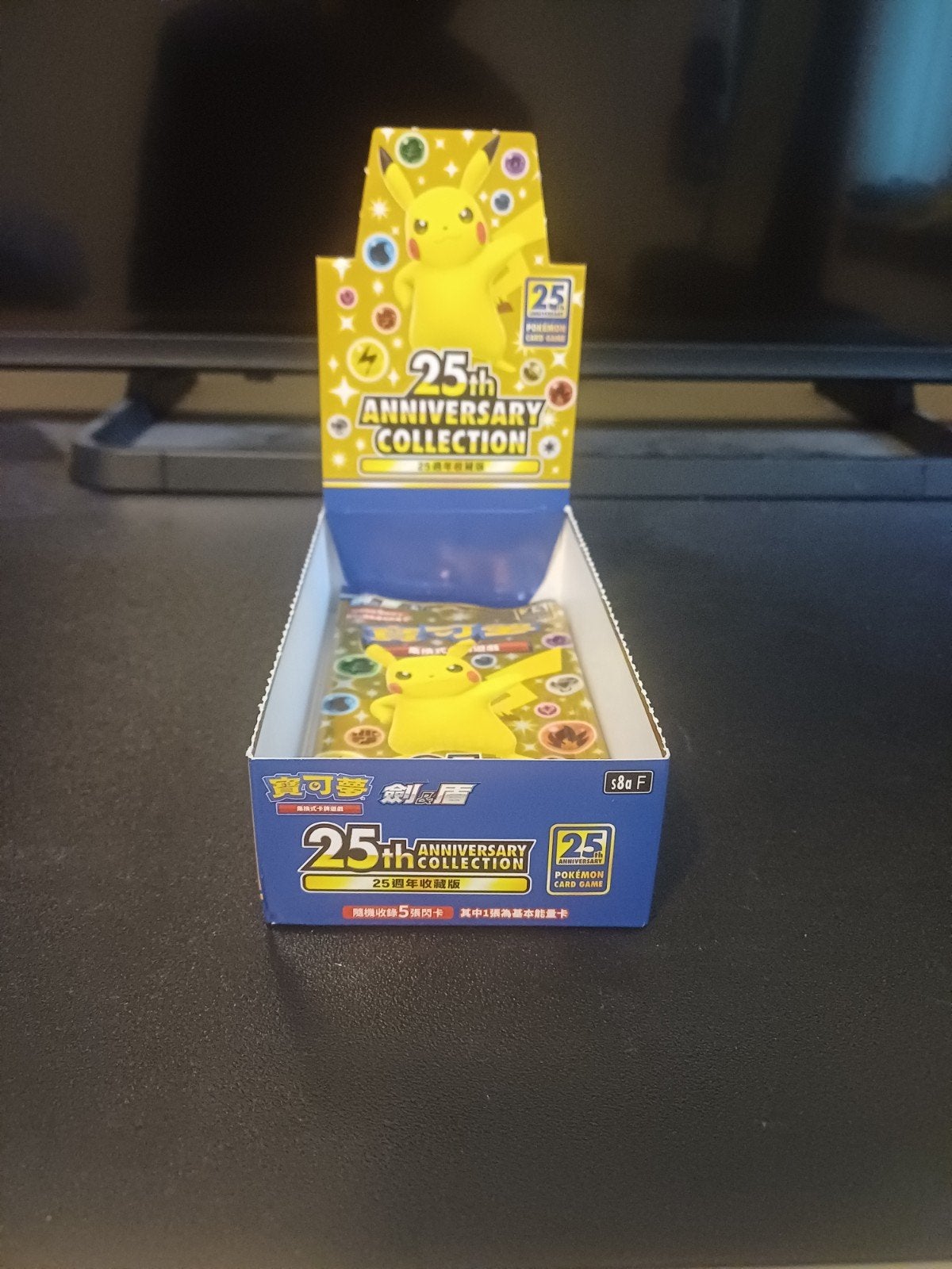 Pokémon 25th Anniversary, Ophalen of Verzenden, Nieuw, Booster, Foil