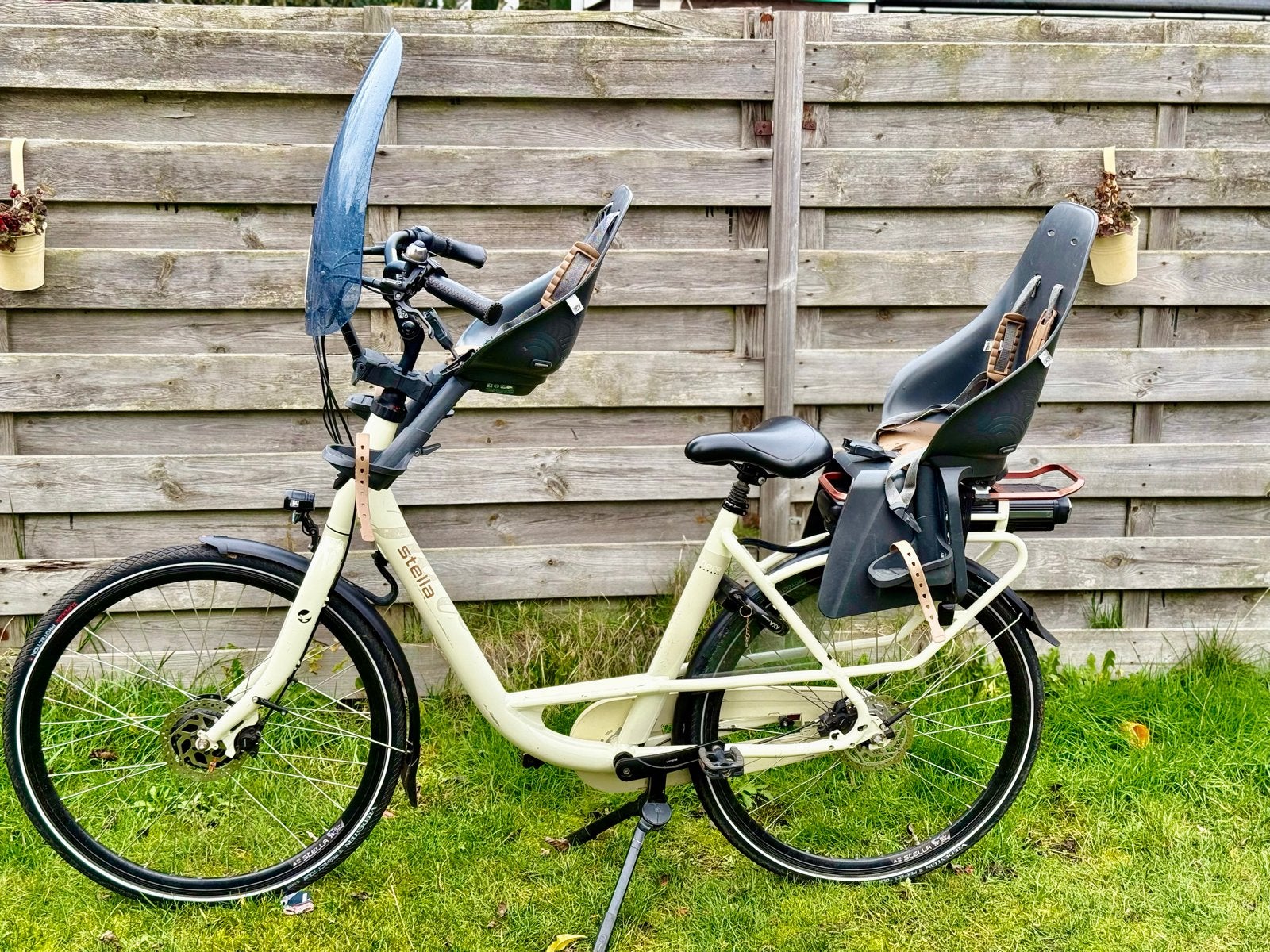 Stella elektrische moederfiets - Zo goed als nieuw, 140km ac, Overige merken, 2 zitjes, Moederfiets, Windscherm