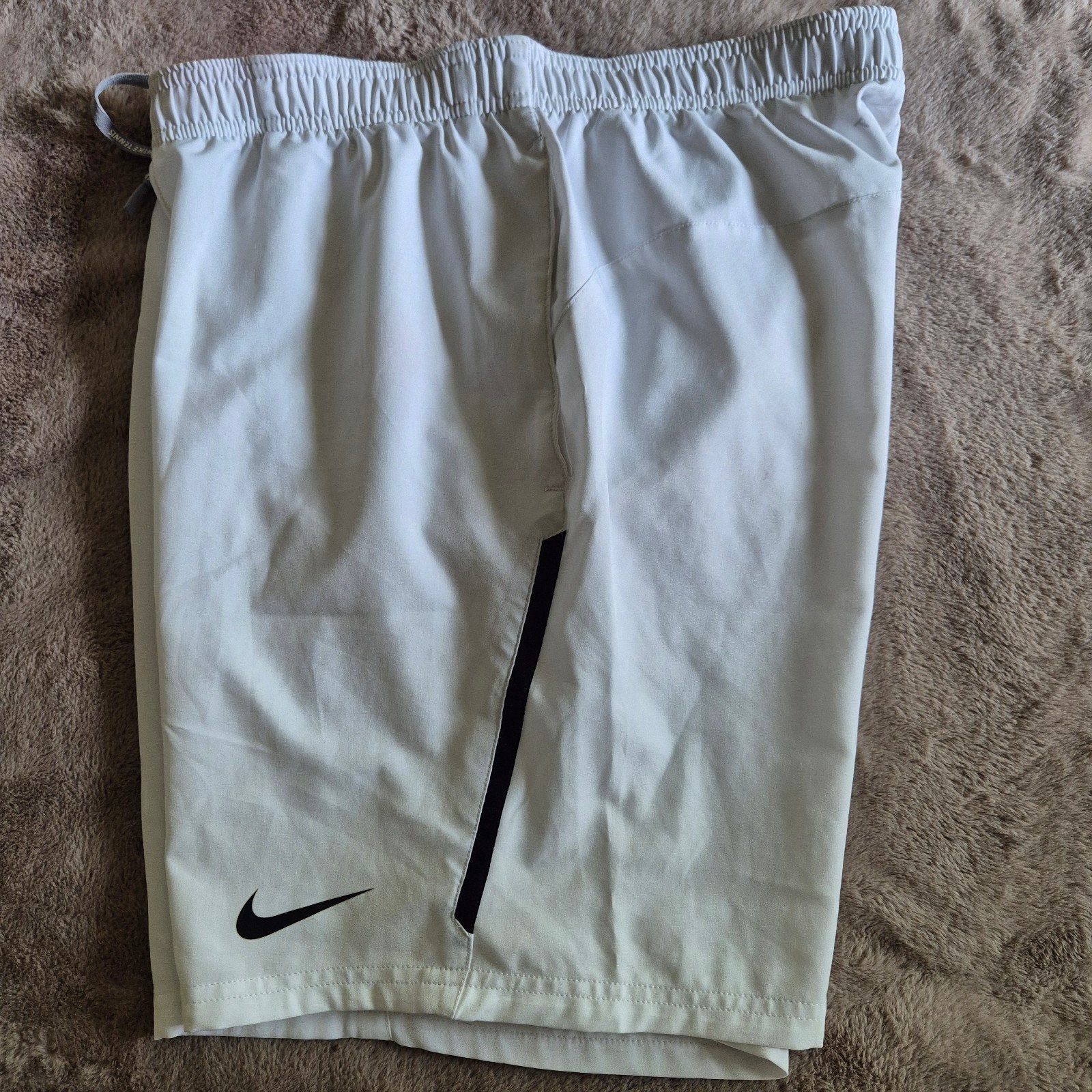 Nieuwe comfortabele Nike tennisshort in het wit. Maat: XL, Sport en Fitness, Nike, L00, Nieuw, Ophalen of Verzenden