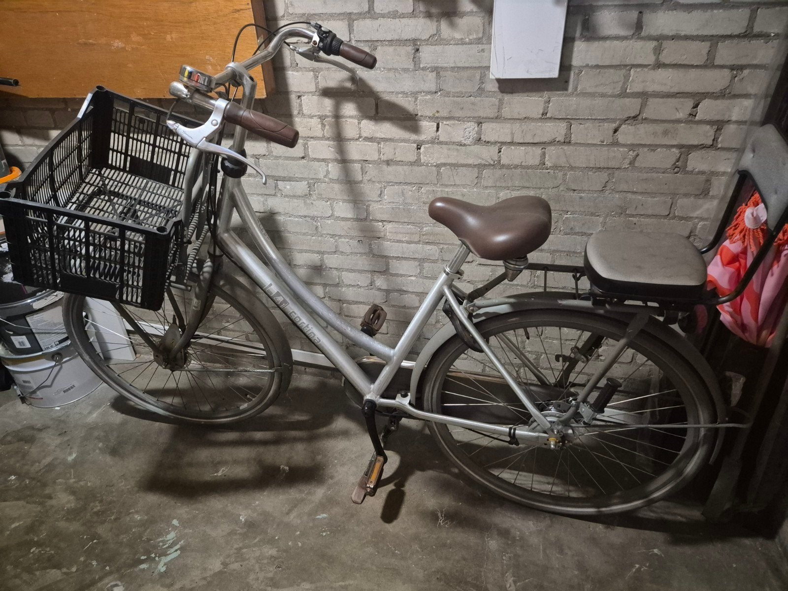 Damesfiets met kinderzitje en krat, Ophalen, Elektrische fiets, Gebruikt, Stuur