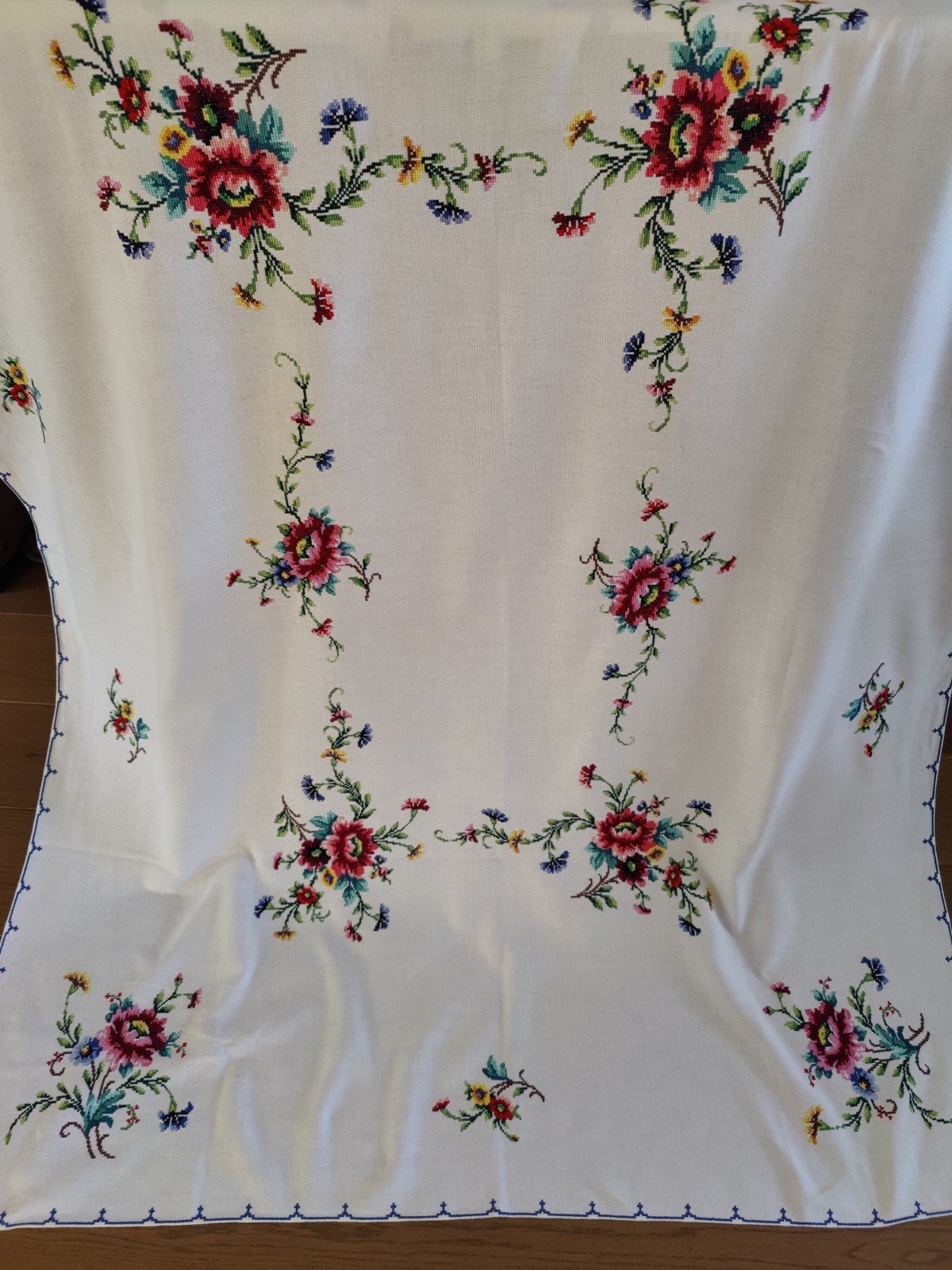 Hand geborduurd tafelkleed met bloemen 165/125, 125 cm, Nieuw, Katoen, Meerkleurig