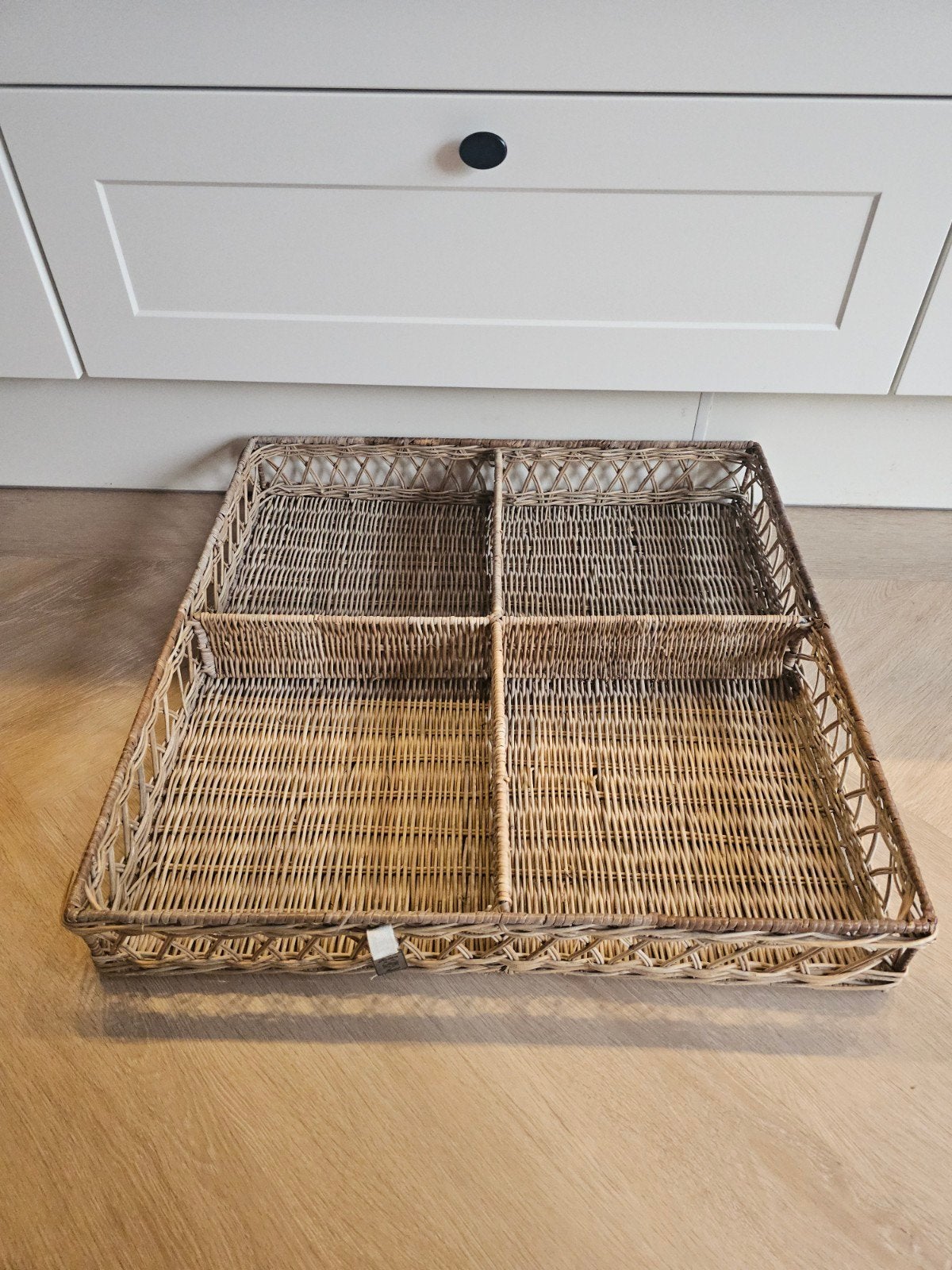 Riviera Maison Mand met 4 vakken - 64x64 cm, Huis en Inrichting, Woonaccessoires | Schalen en Manden, Ophalen, Zo goed als nieuw