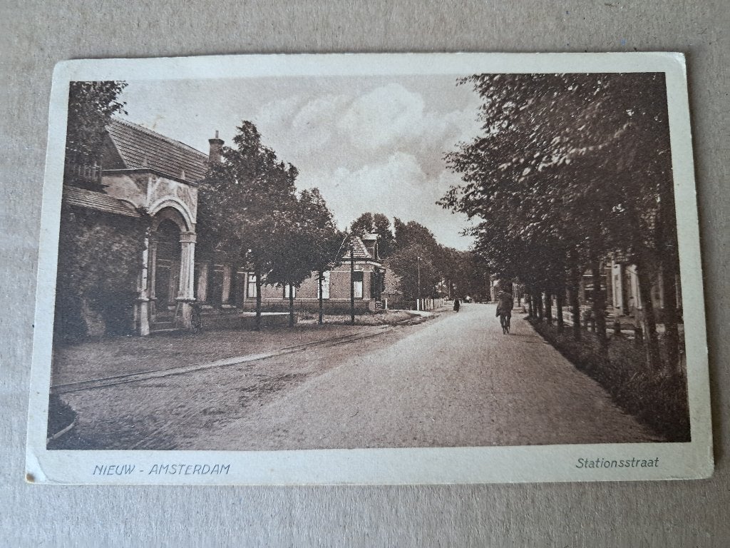 Nieuw Amsterdam (2) - Stationsstraat (192?), Ophalen of Verzenden, 1920 tot 1940, Gelopen, Drenthe