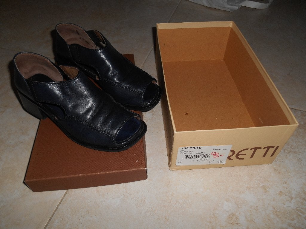 Torretti Italiaanse Leren Sandalen 34 Bijna gratis, Jongen of Meisje, Schoenen, Ophalen of Verzenden, Zo goed als nieuw