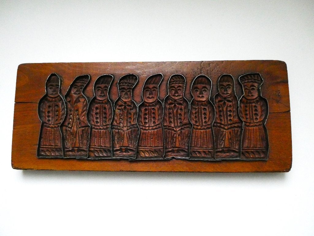 Houtgestoken taaitaai plank koekplank 9 taaitaai poppetjes, Antiek en Kunst, Houtsnijwerk, Ophalen of Verzenden, Handgemaakt, 20 - 50 cm