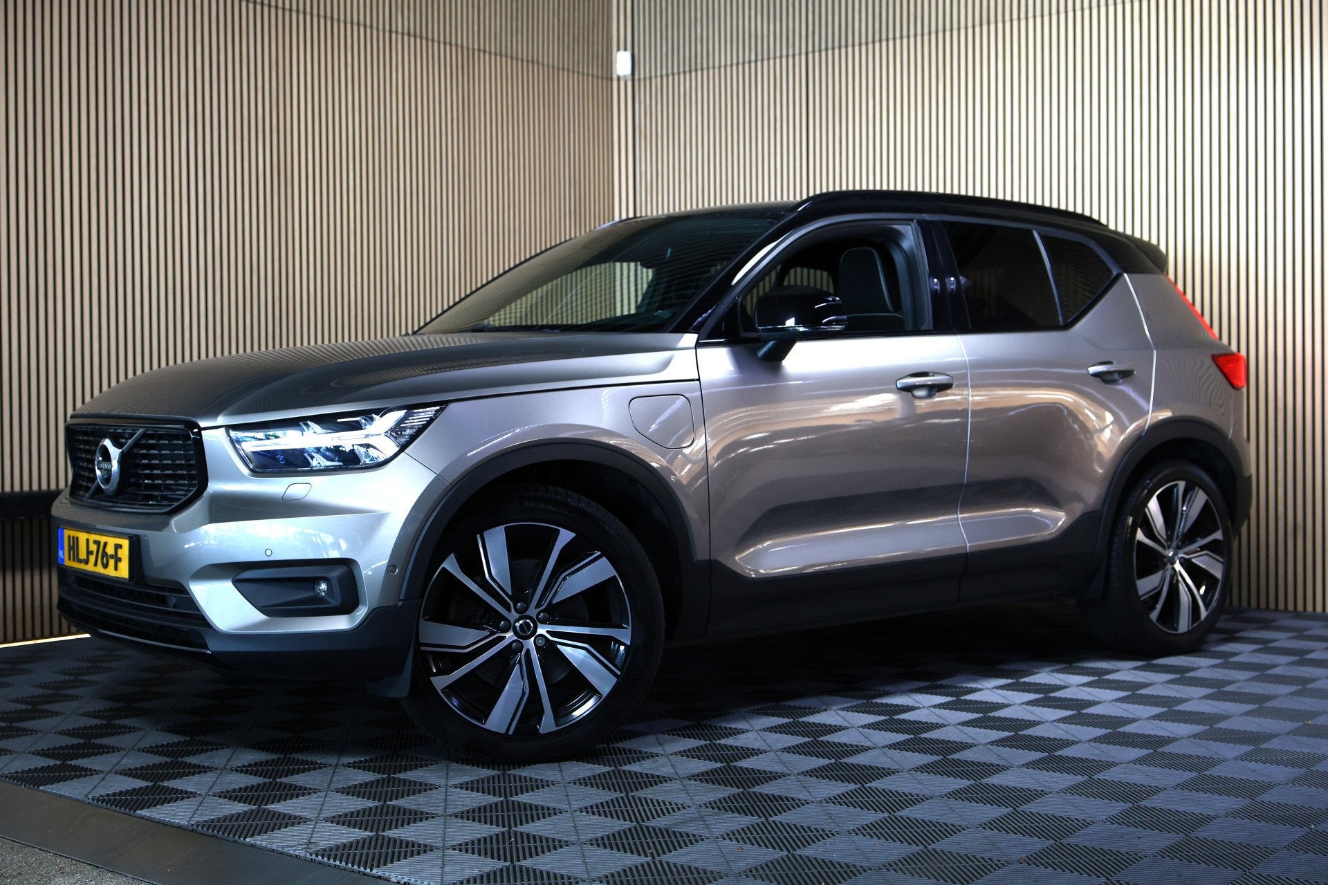 Volvo XC40 1.5 T5 Recharge R-Design AVM H&K CARPLAY MEMORY N, Adaptive Cruise Control, Euro 6, Leder en Stof, Plug-in hybride