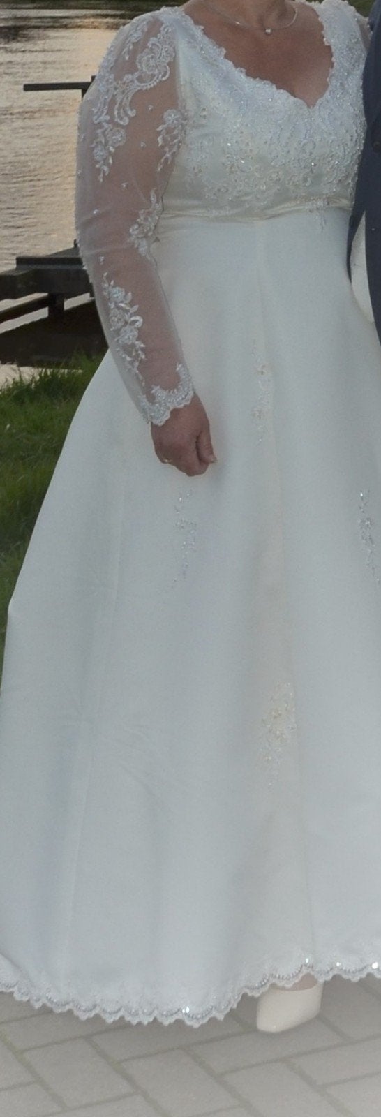 Elegante Trouwjurk met Kant en Sleep, Trouwjurk, Wit, Ophalen of Verzenden, Onbekend