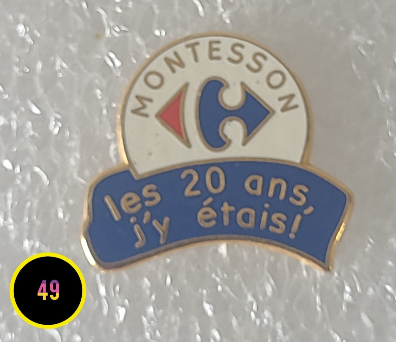 Vintage Carrefour Montesson 20 jaar jubileum pin, Verzamelen, Verzenden