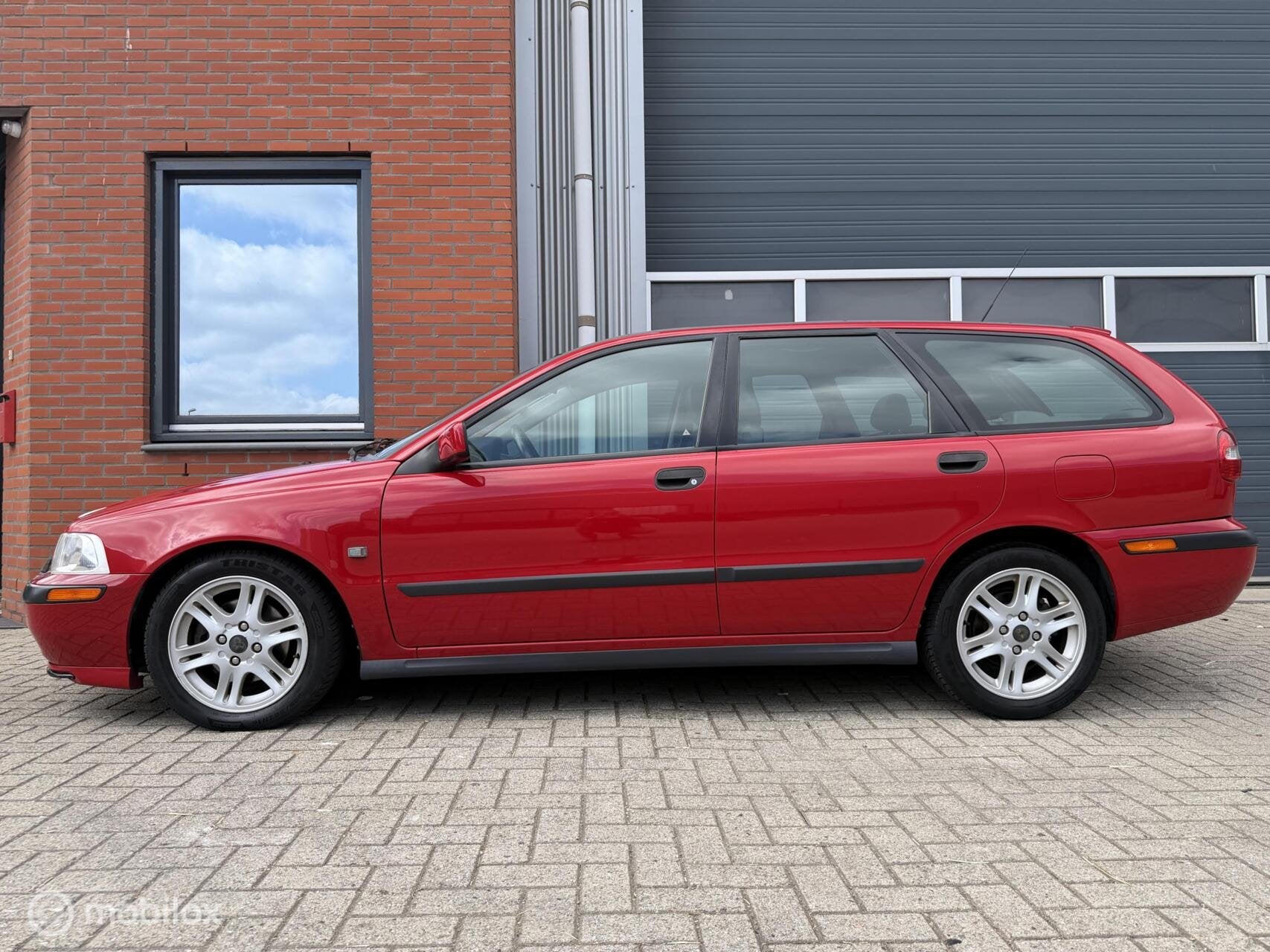 Volvo V40 2.0 T4 200pk Aut. - phase 2 - leder - org NL, Auto's, Gebruikt, 4 cilinders, Stoelverwarming, Euro 3