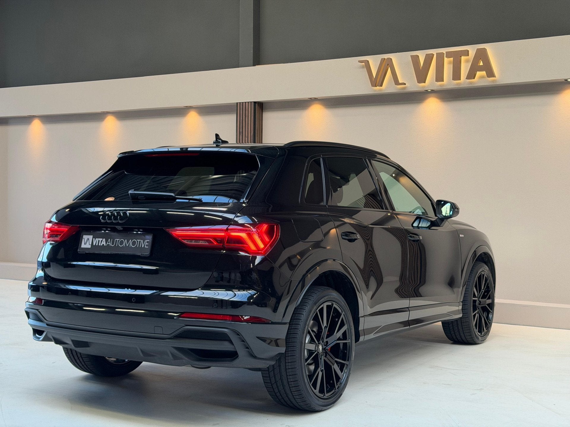 Audi Q3 45 TFSI e S edition Full Option|Matrix|Keyless|Pano|, Gebruikt, Zwart, Automatische klimaatregeling, Hybride Elektrisch/Benzine
