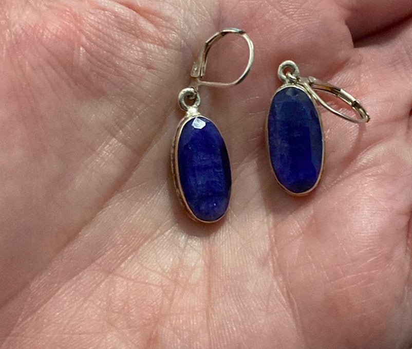 Leuke 925 zilveren oorbellen met ruwe saffier, Hangers, Nieuw, Zilver, Verzenden