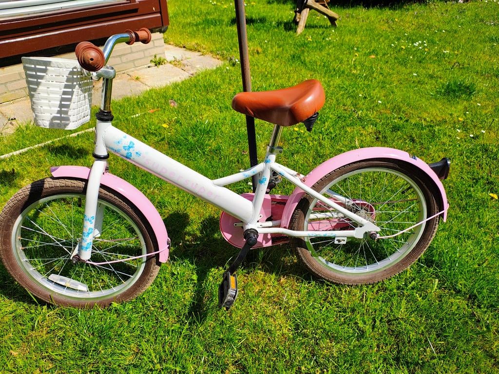 Kinderfiets roze/wit met mandje - standaard ontbreekt, Ophalen of Verzenden, Gebruikt, Terugtraprem, 16 tot 20 inch