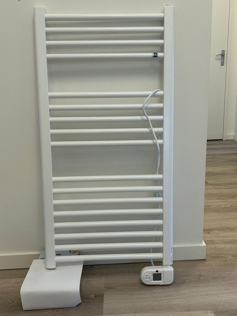 Te koop DL Radiators elektrische badkamer radiator., Ophalen, Radiator, Nieuw, Minder dan 60 cm