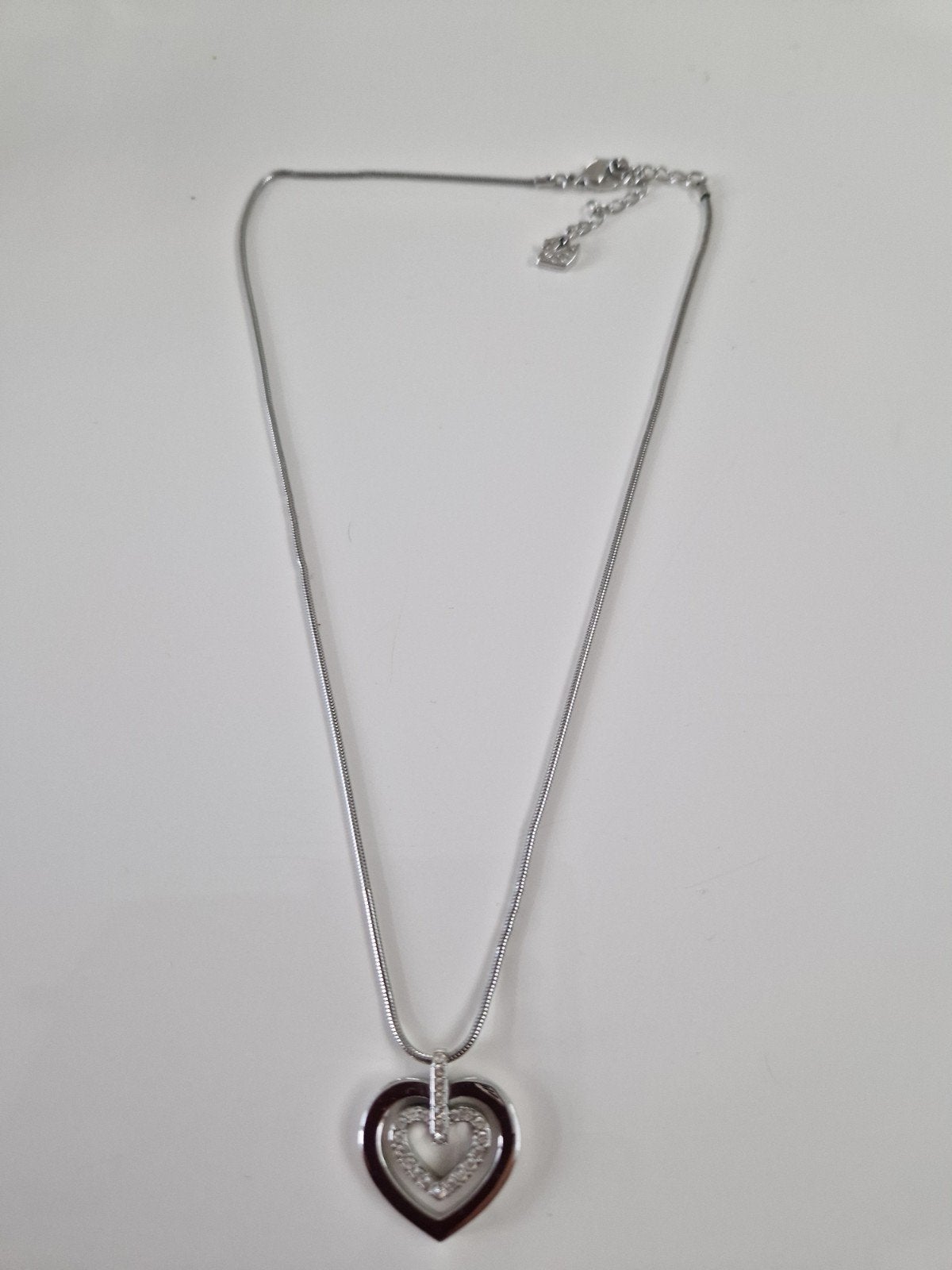 Swarovski ketting met hartvormige hanger, Met hanger, Overige materialen, Ophalen of Verzenden, Zo goed als nieuw