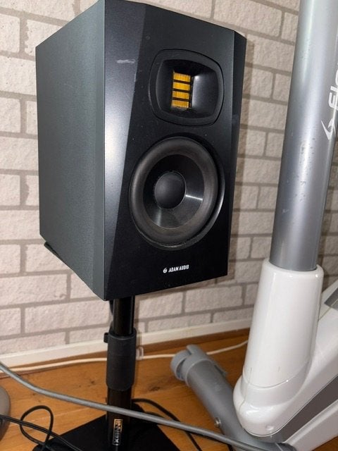 Adam Audio T5V studiomonitor met standaard, Audio, Tv en Foto, Luidsprekers, Studiomonitor, Inclusief standaarden, Zo goed als nieuw