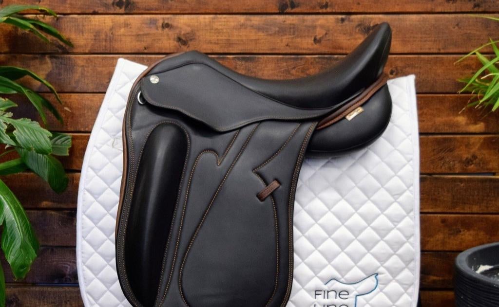 Dressuur zadel 17,5 inch, Dieren en Toebehoren, Ophalen of Verzenden, Zo goed als nieuw, Dressuur