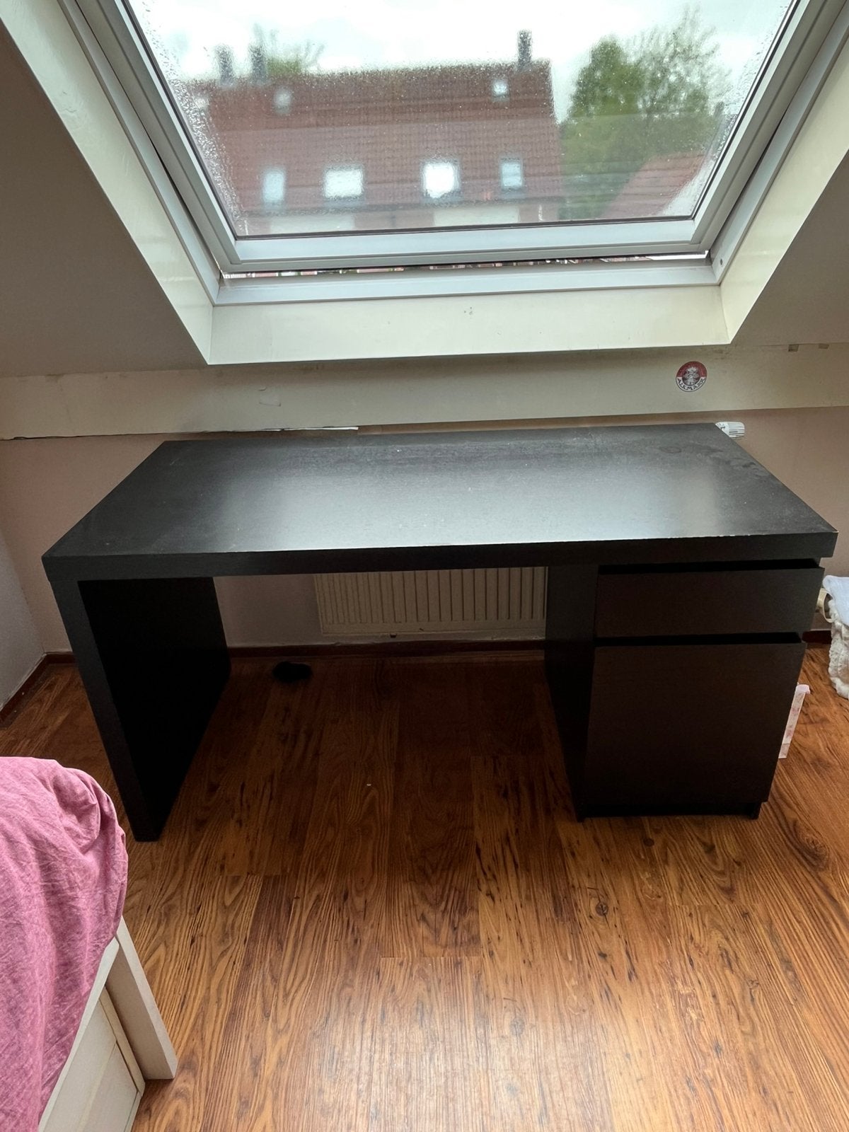 MALM bureau ikea, Huis en Inrichting, Bureaus, Ophalen, Zo goed als nieuw
