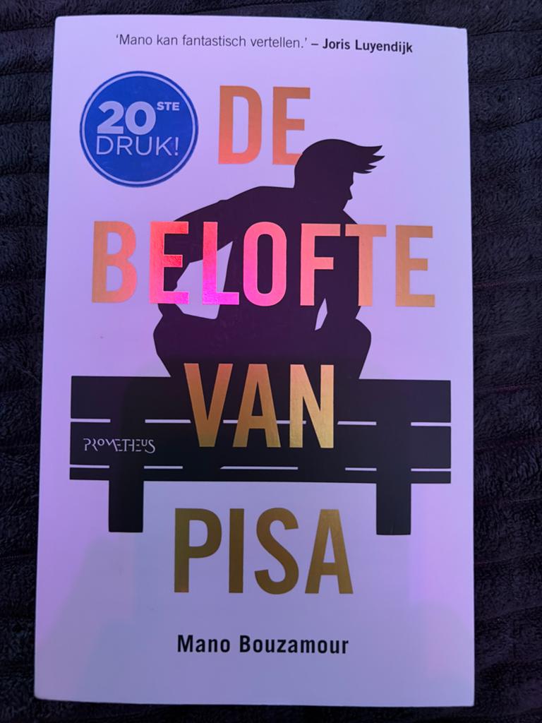Mano Bouzamour - De belofte van Pisa, Ophalen of Verzenden, Zo goed als nieuw, Mano Bouzamour