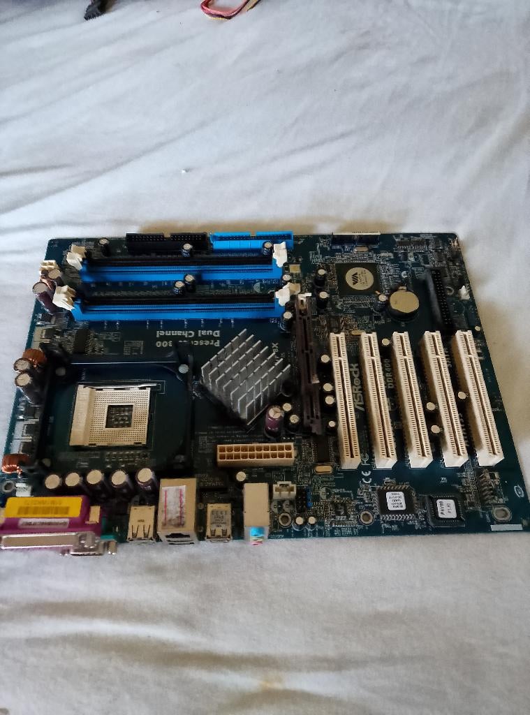 ASRock P4V88, Computers en Software, Moederborden, Zo goed als nieuw, Intel, DDR3, Ophalen of Verzenden