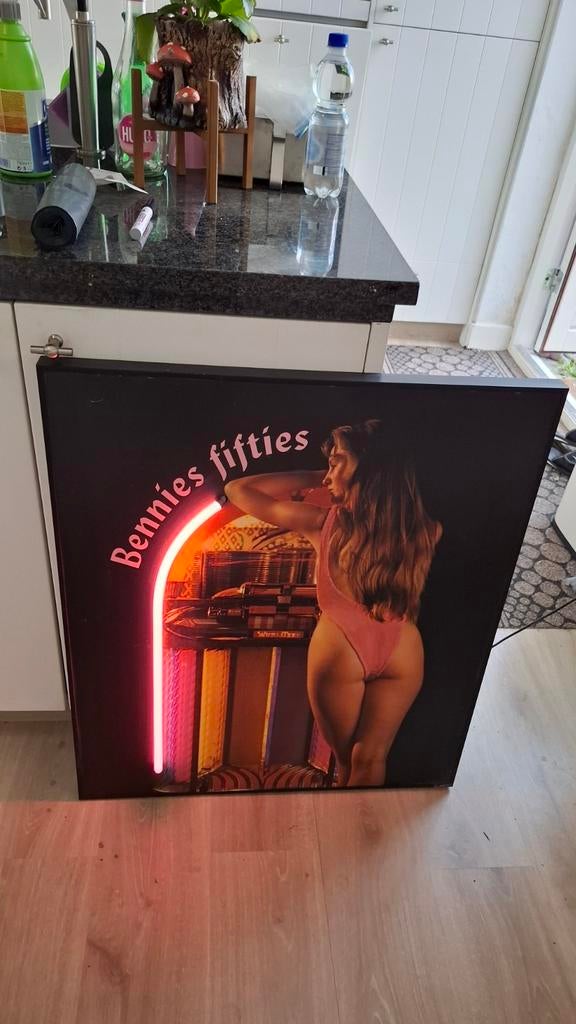 Schilderij met neon verlichting 'Bennies Fifties', Ophalen