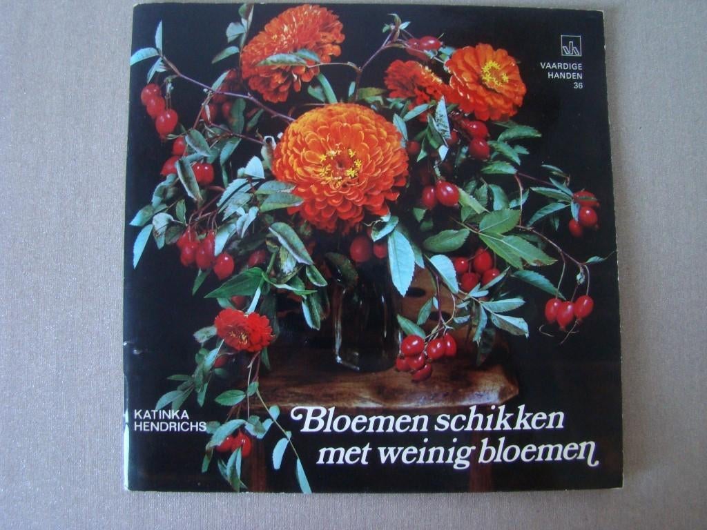 hobbyboekje bloemschikken met weinig bloemen, Boeken, Ophalen of Verzenden, Zo goed als nieuw, Overige onderwerpen