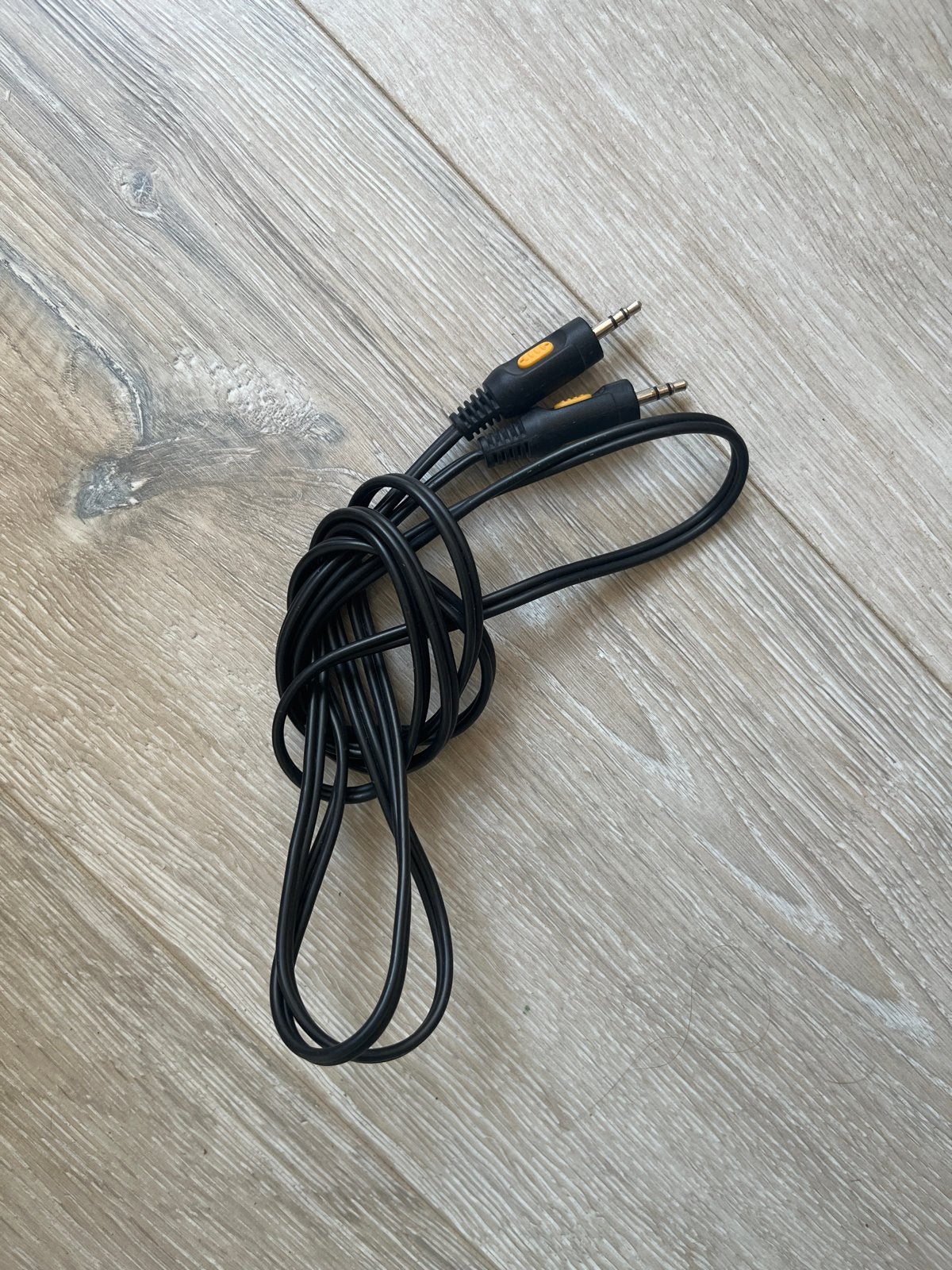 Nieuwe ongebruikte Aux naar Aux kabel 1,5 meter, Ophalen of Verzenden, Nieuw, Minder dan 2 meter, Overige kabels