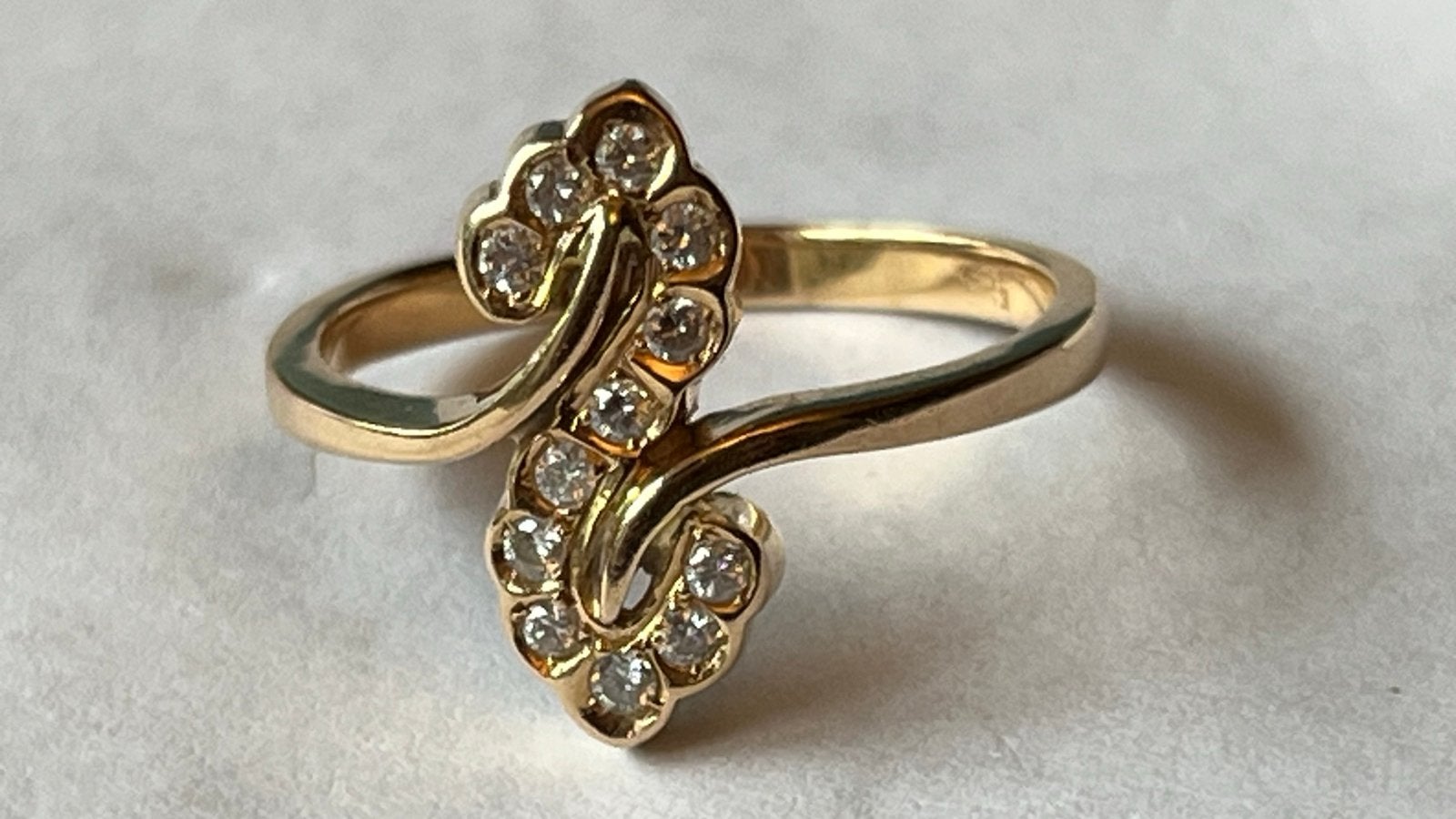 Prachtige 14K Gouden Ring met Diamanten - Gekeurd 585, Verzenden, Zo goed als nieuw, Met edelsteen, Dame