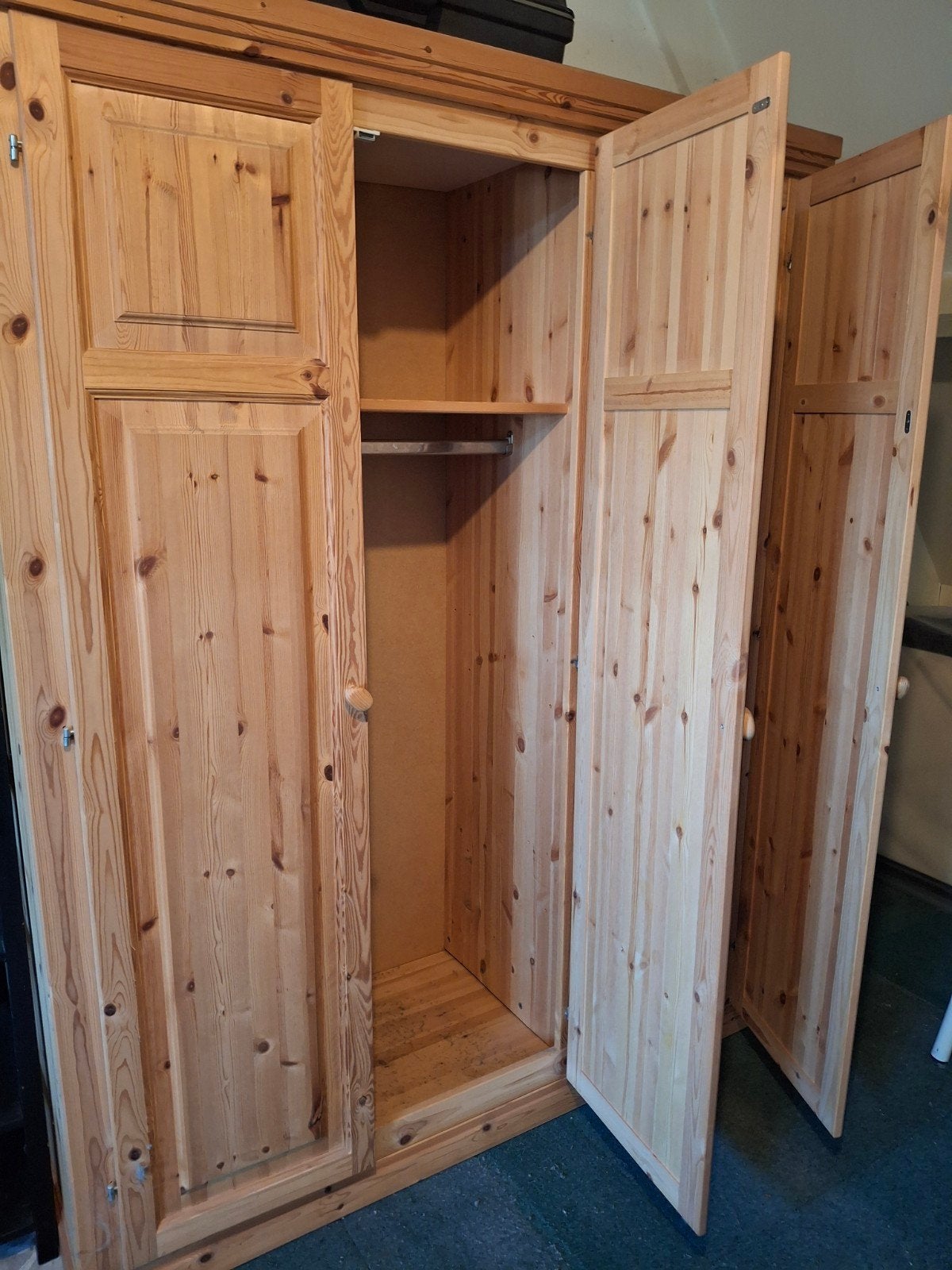 massief grenen kledingkast, Huis en Inrichting, Kasten | Kledingkasten, Ophalen, Gebruikt, 100 tot 150 cm, 150 tot 200 cm