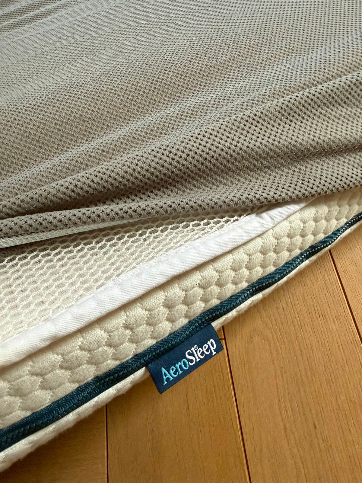 Aerosleep matras ledikant met hoeslaken, Kinderen en Baby's, Babywiegjes en Ledikanten, Ophalen, Zo goed als nieuw, Ledikant