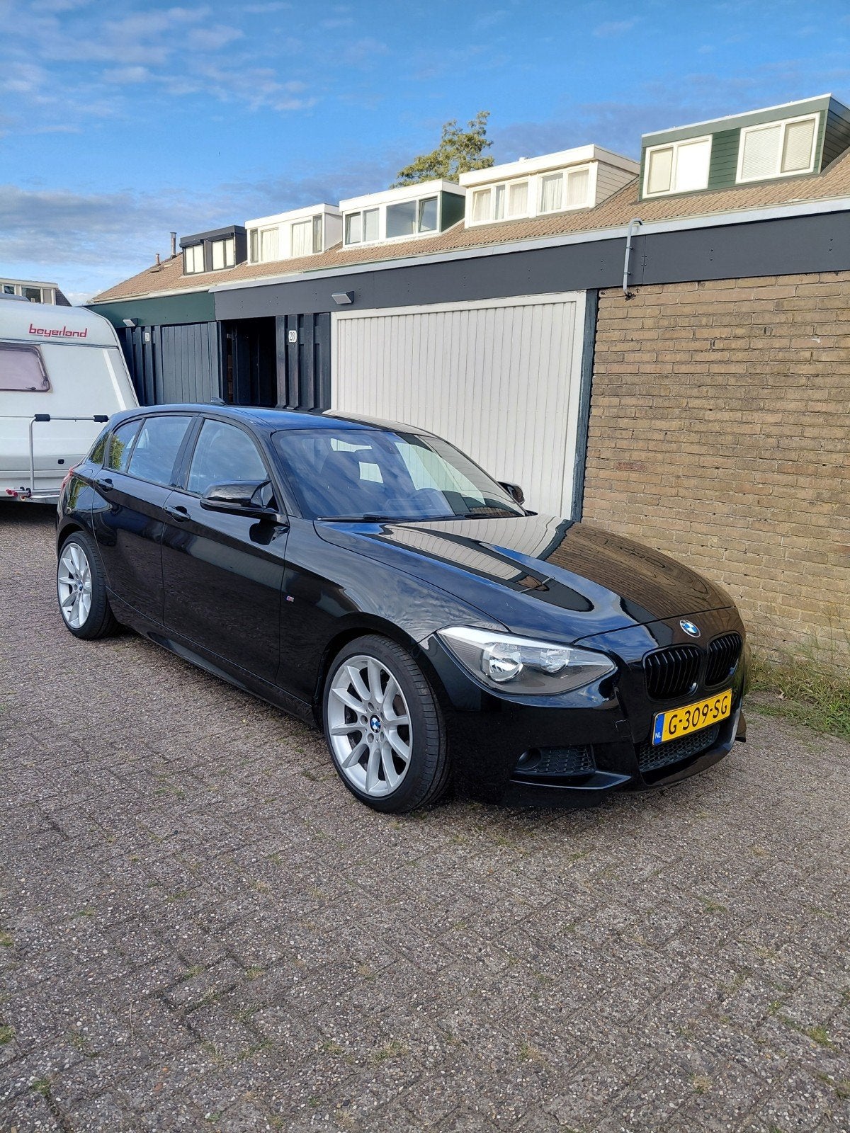 BMW 1-Serie 116I 100KW 5DR 2014 Zwart inclusief winterset, 1-Serie, 4 cilinders, Alcantara, Zwart