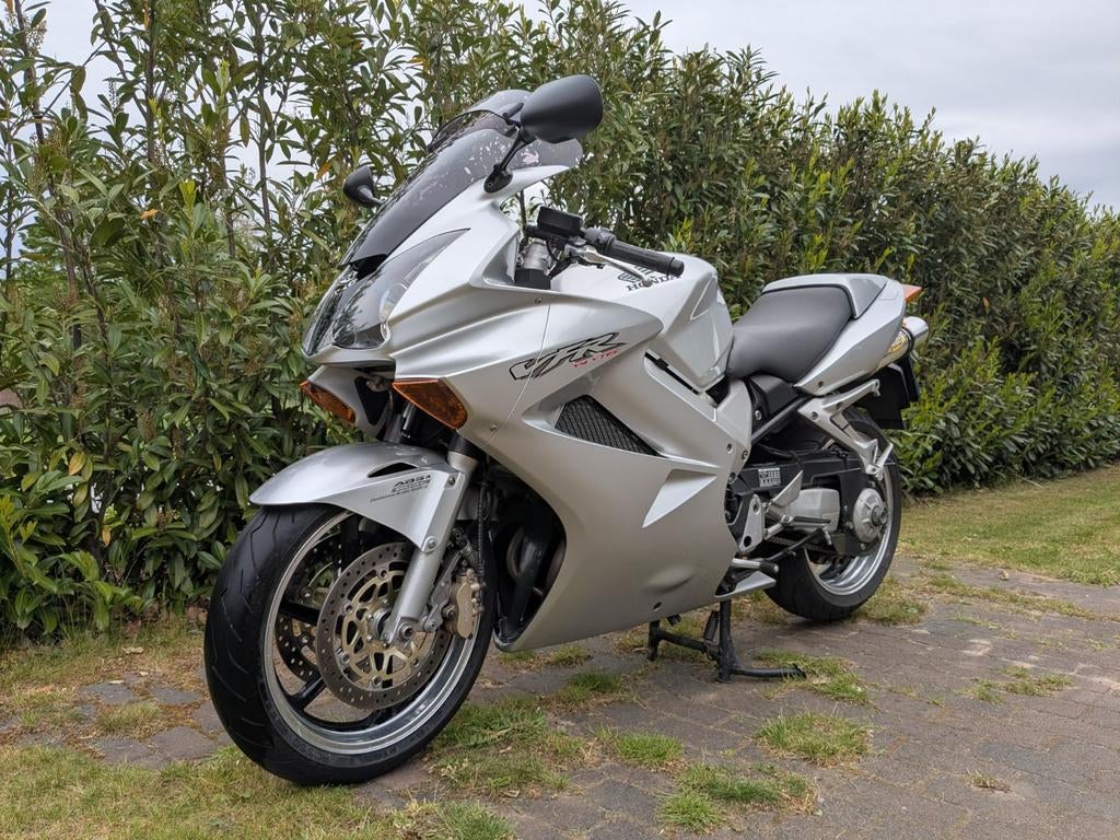 Honda VFR 800 VTEC ABS- Klaar voor de zomer!, Motoren, 4 cilinders, Motorrijbewijs A, Gebruikt, Meer dan 35 kW