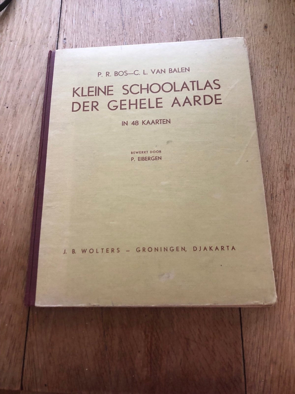 Kleine Schoolatlas der Gehele Aarde - P. R. Bos - 1952, Gelezen, Bosatlas, Ophalen of Verzenden, 1800 tot 2000