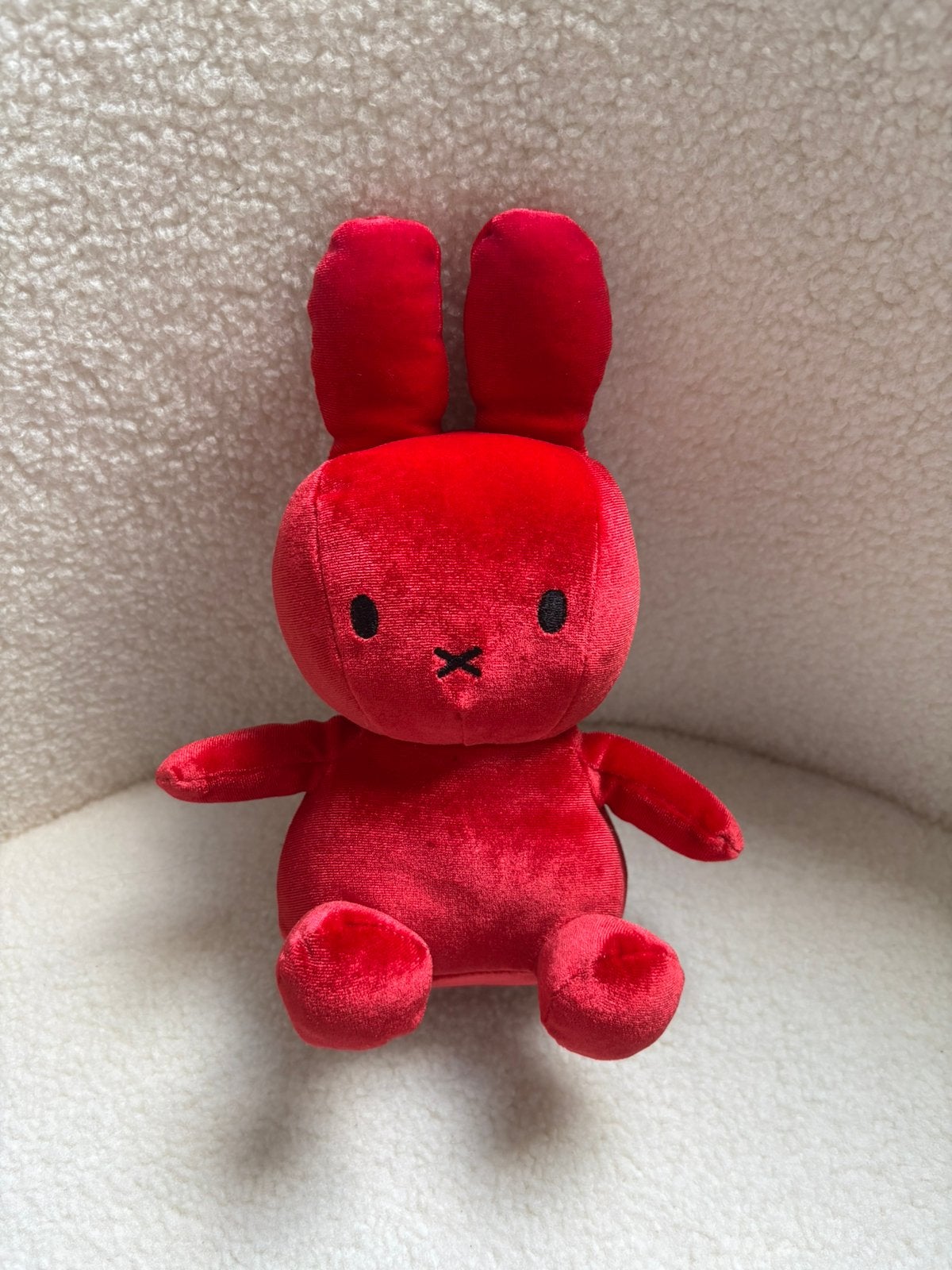 Nijntje knuffel velours rood, Overige merken, Nijntje, Ophalen of Verzenden, Klein (minder dan 20 cm)
