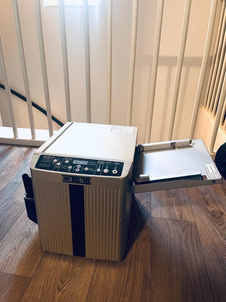 Uchida BC-10 visitekaartjessnijder voor onderdelen/reparatie, Ophalen, Gebruikt