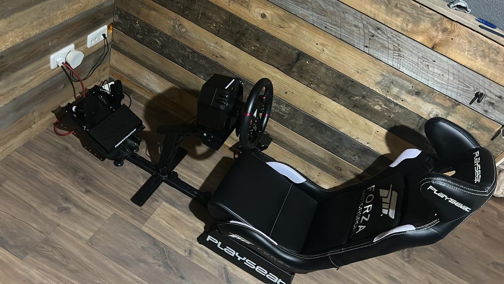 Thrustmaster t598 met forza motorsport playseat, Ophalen of Verzenden, Zo goed als nieuw, Playseat of Racestoel